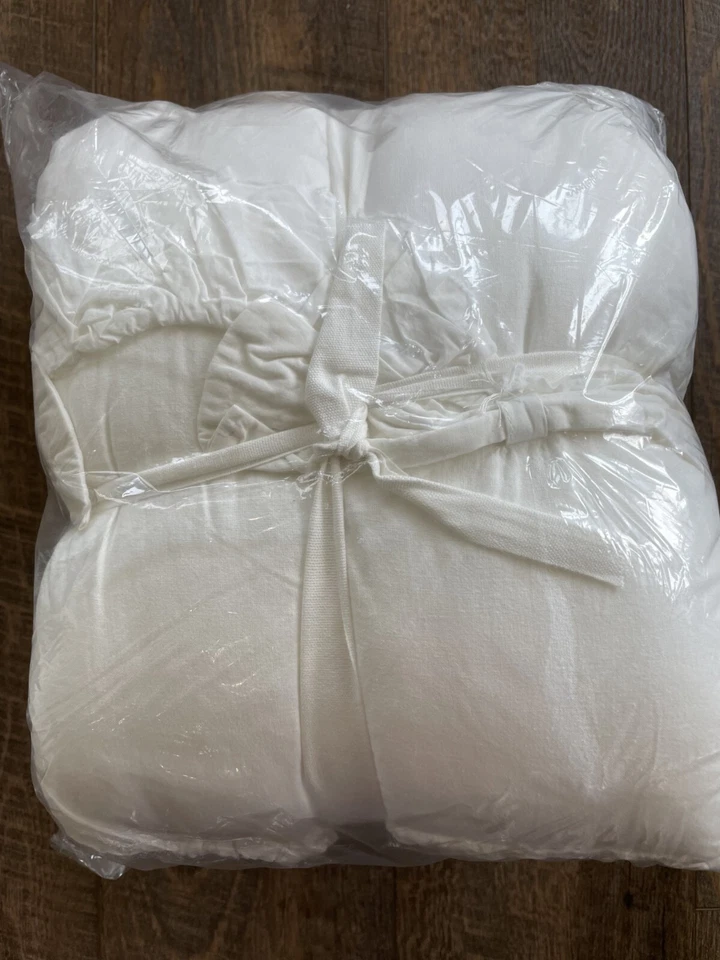 Nuevo edredón Pottery Barn Kids LoveShackFancy Sweet Dreams con volantes moño para bebé ~blanco~ Foto 3 de 3