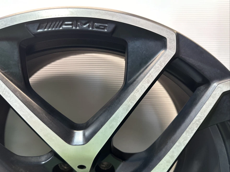 ✅ Llanta trasera 20" x 10" OEM Mercedes Benz GLC63S 2018-2022 Foto 4 de 4