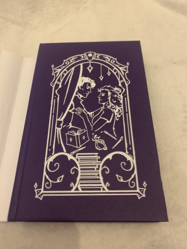 My Roommate is a Vampire By Jenna Levine *Exclusive FairyLoot Special Edition* - Picture 4 of 7