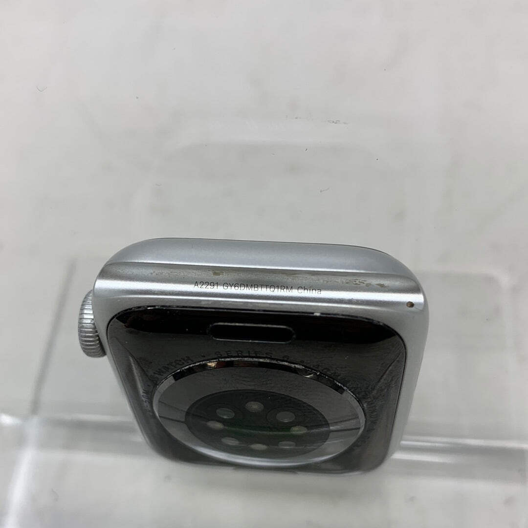 Apple Watch Series 6 40mm Aluminum White Smart Watch Apple Watch Series 6 40mm Aluminum White Smart Watch