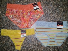 No Boundaries Hipster Thong 3 Pack Panty Set Medium