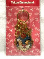 2006 Tokyo Disneyland Limited Mickey Mouse Christmas keychain keyring From Japan