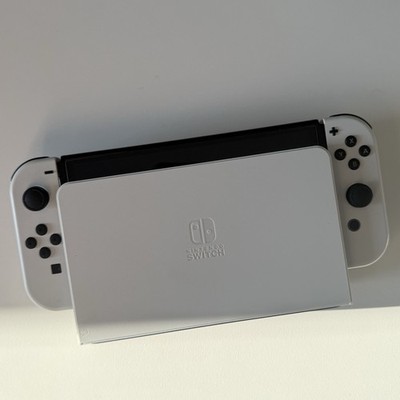 Nintendo Switch OLED Modell 64GB Spielekonsole - Weiß