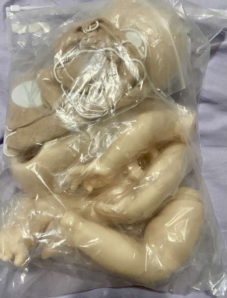 售罄 DISCONTINUED BLINKIN BOT ~ REBORN 娃娃用品 带布体 — 第 4/4 张图片