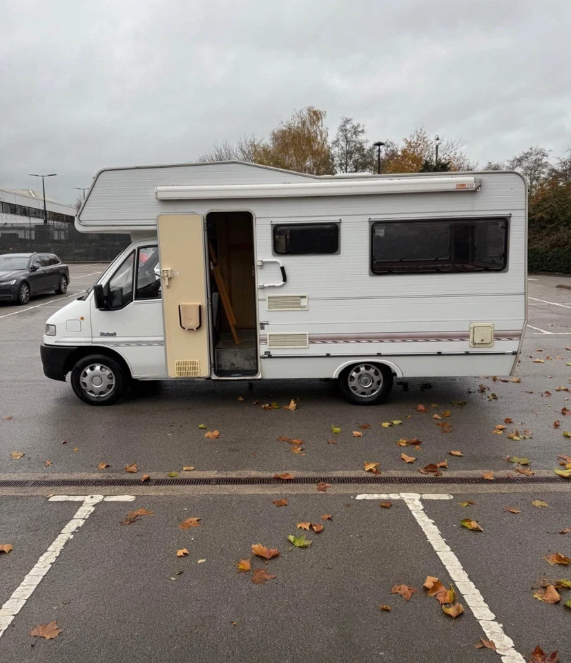 Motorhome - Image 2 of 4