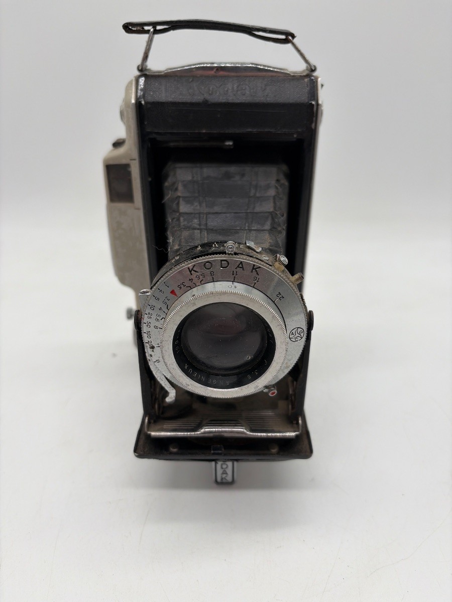 Appareil photo Kodak vintage fonctionnel, boîtier argentique ancien pour collection de photographie