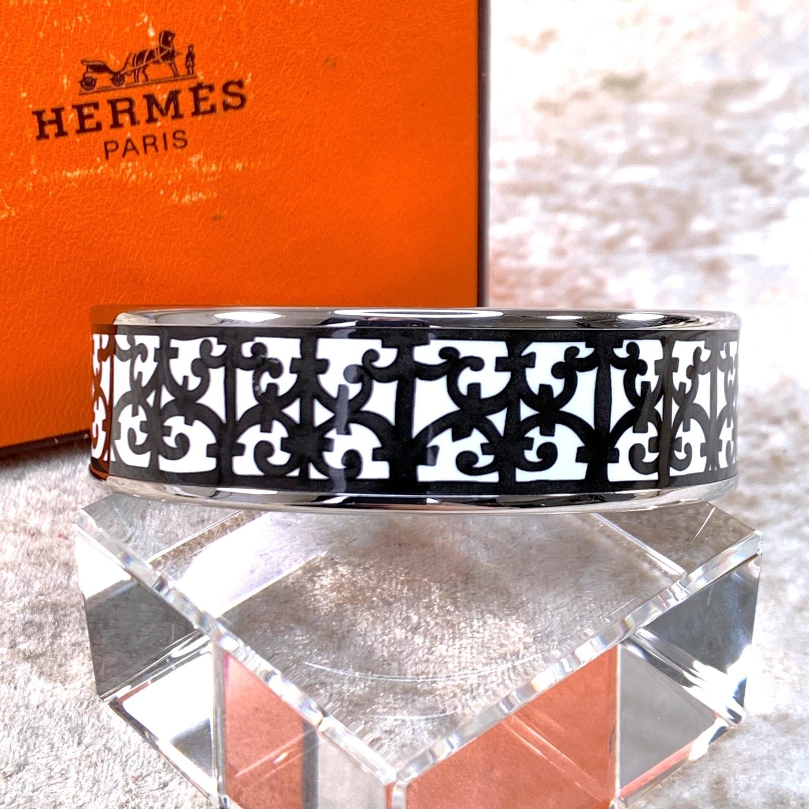 Hermes Balcon du Guadalquivir Black White Enamel Silver Bangle Bracelet 70-image