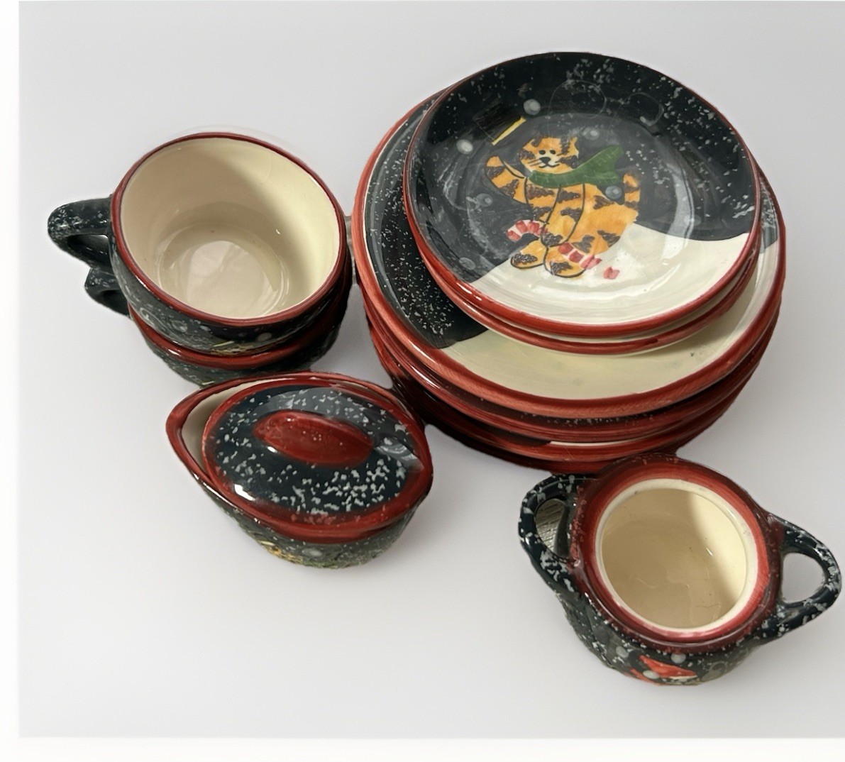 как выглядит Vtg Creativity Yours Gift Design Inc Cats Sledding Playing In Snow Mini Dish фото