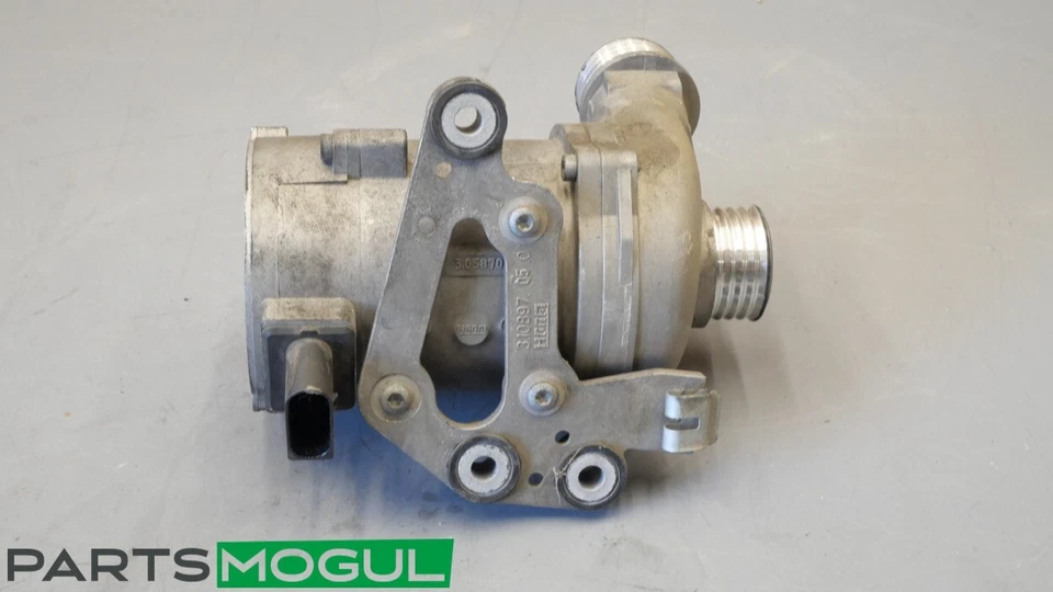 BMW 528I F25 2011-2012 3,0 L motor auxiliar bomba de refrigerante de agua y soporte OEM Foto 4 de 4