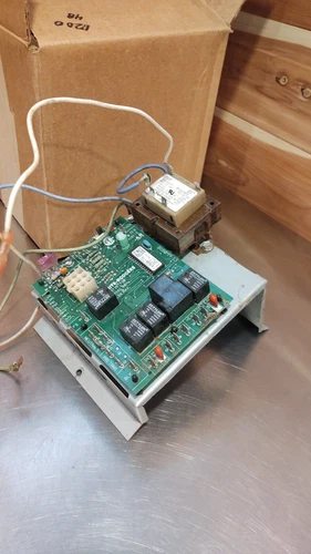 White-Rodgers Goodman B18099-13 Furnace Control Board  50T35-730 B1141605 TRANS