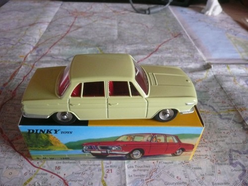 COFFRET COLLECTOR SOUVENIR d' Espagne 500 SP Dinky toys F Atlas 1/43
