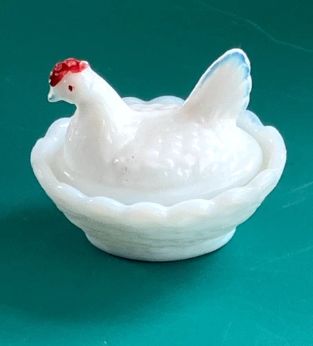 Vintage Westmoreland Milk Glass Mini Hen On Nest Salt Cellar Dip Signed 2.5 inch
