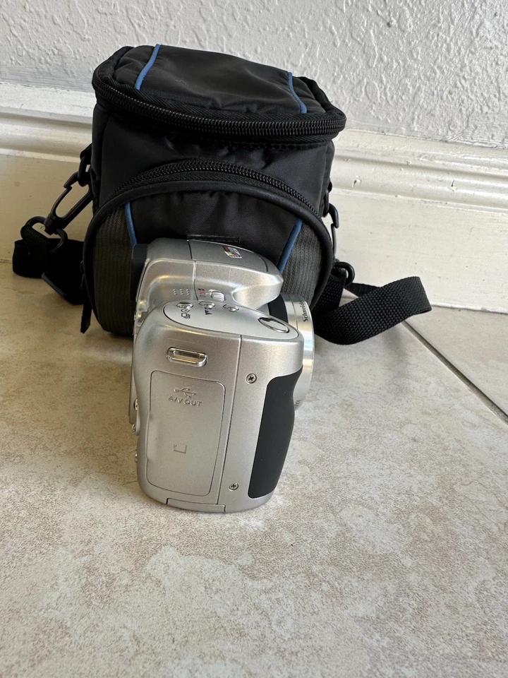 Kodak EasyShare Z650 6.1MP Digital Bridge Camera 10x Zoom Silver - As Is - Image 3 of 4