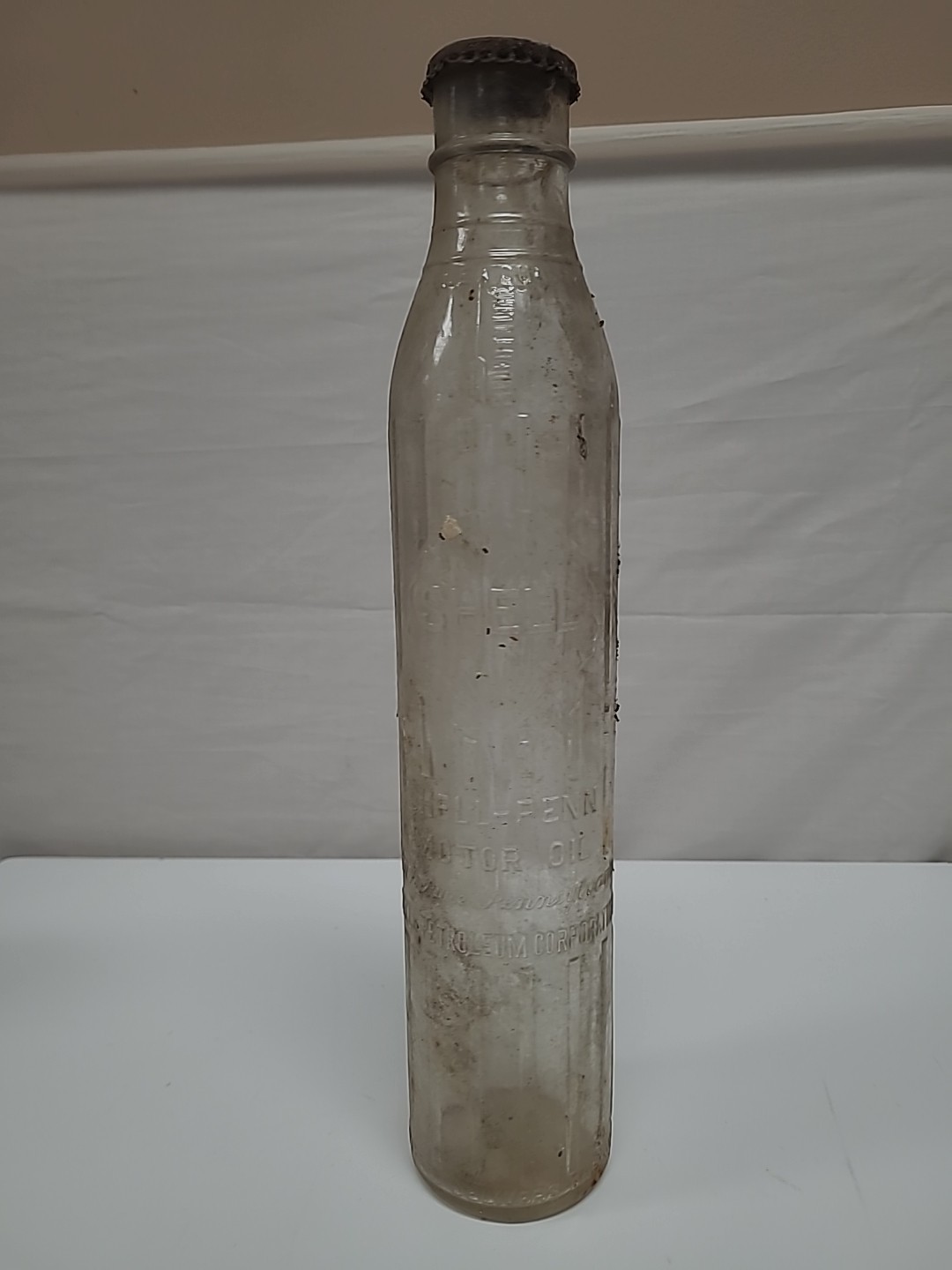 1930's EMBOSSED SHELL OIL / SHELL-PENN MOTOR OIL GLASS QT BOTTLE 14 1/2&rdquo; w/Cap