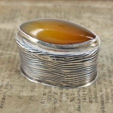 Honiglicht in Silber &ndash; die Poesie des Chalcedons
