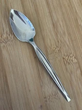 Wm Rogers IS INS242 Stainless GRAPEFRUIT SPOON  5 7/8"