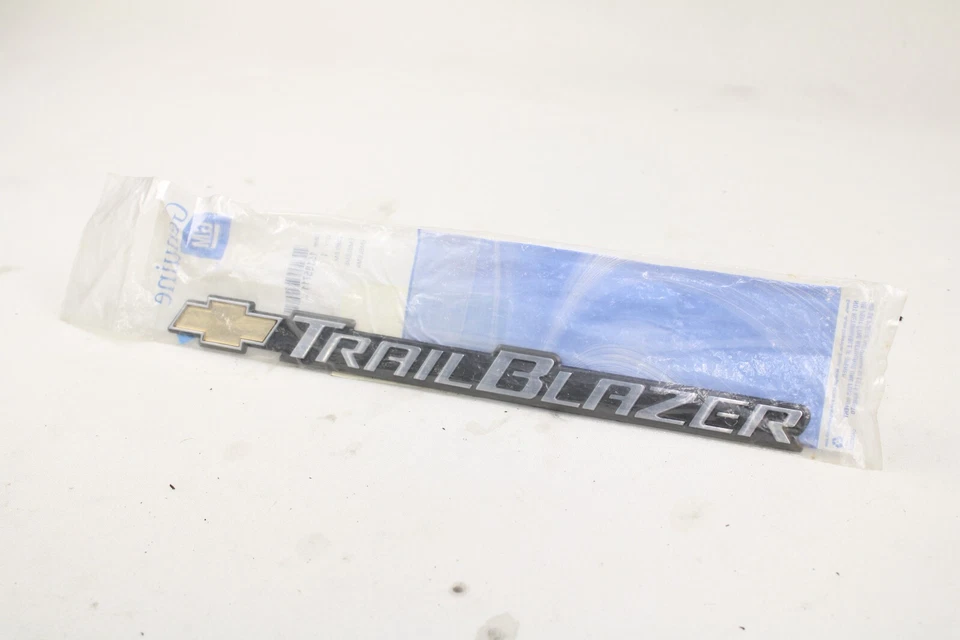 ¡Nuevo! Chevrolet Trail Blazer 2002 2003 2004 carrocería puerta lateral emblema insignia OEM Foto 4 de 4