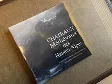 Chateaux médiévaux des Hautes Alpes . Les cahiers du Patrimoine