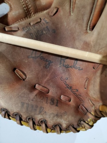 Vintage Wilson A2181 Autograph Series Baseball Glove Doug Rader Used Condition - Picture 6 of 9