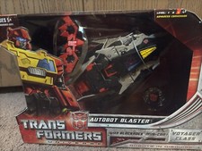 Hasbro Transformers 2009 Universe Voyager Autobot Blaster COMPLETE