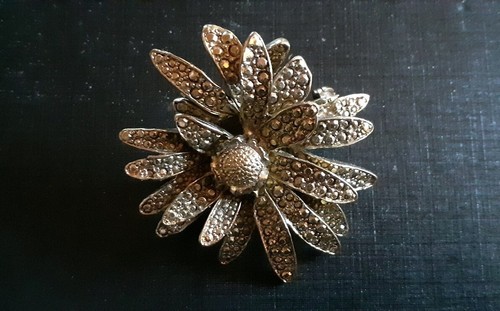 ANCIEN CACHE CLOU piton en bronze doré forme petite fleur tableau cadre