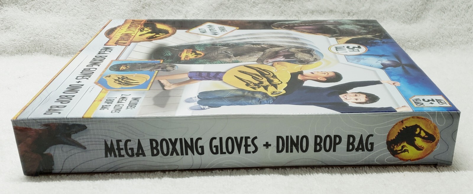 Jurassic World Dominion Mega Dino Claw Boxing Gloves & Dino Bop Bag/New