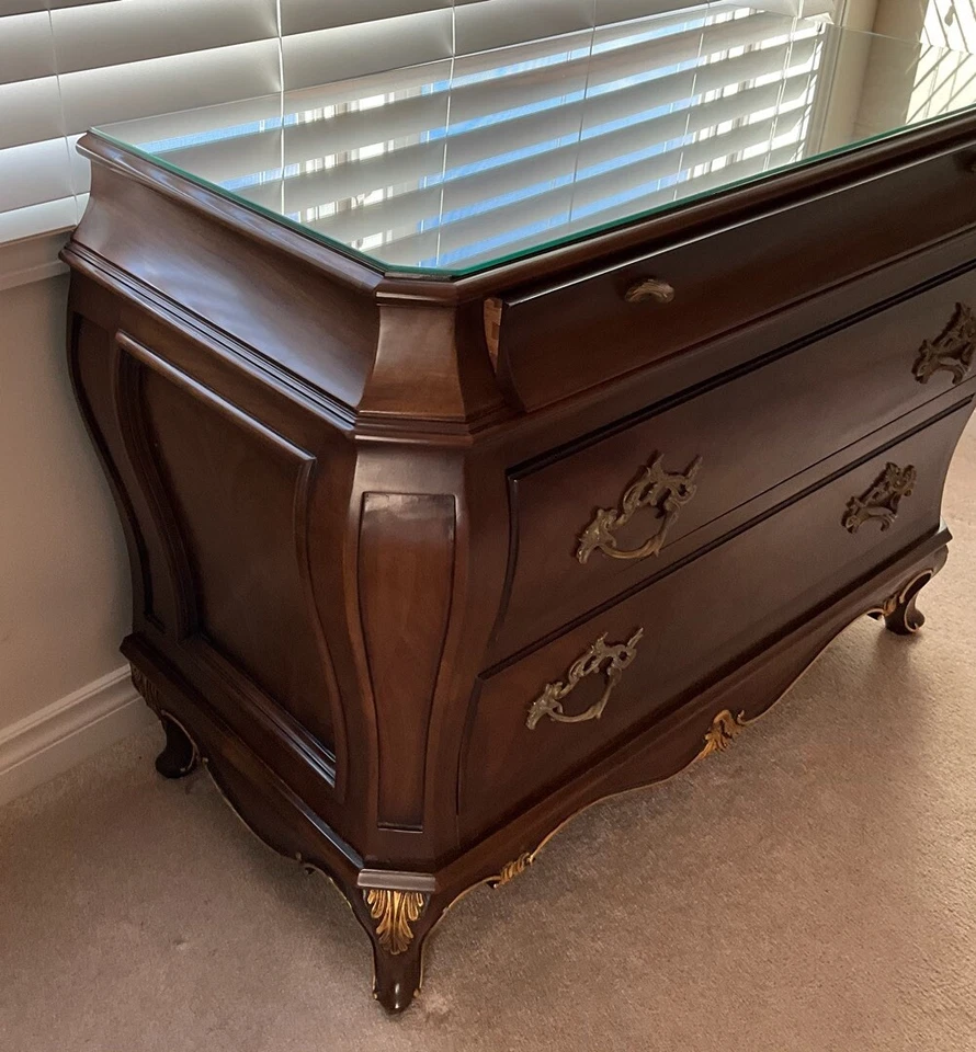 Cómoda de 3 cajones de nogal burl Luis XVI muebles Karges años 60 Foto 4 de 4