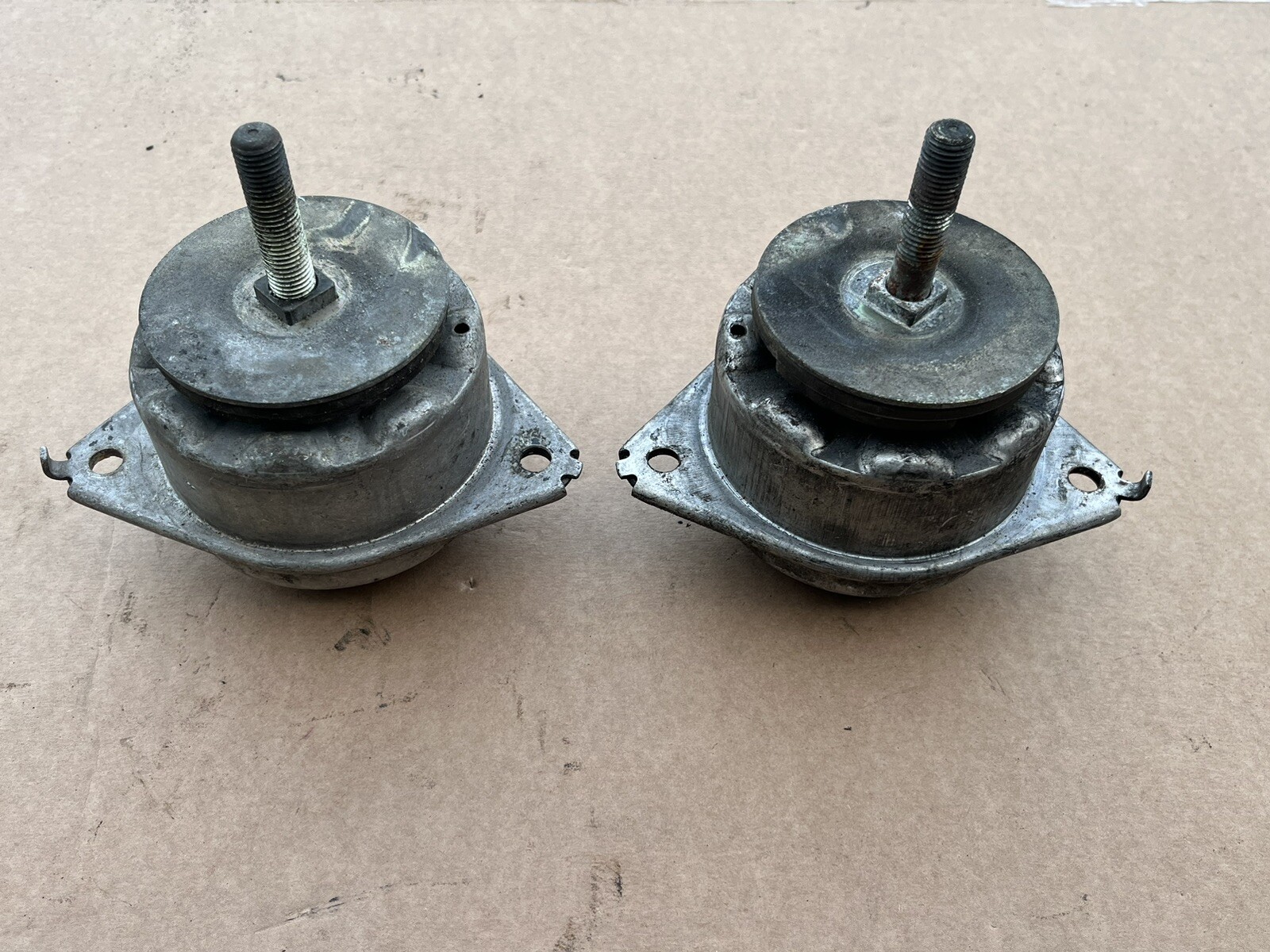PORSCHE 964 REAR ENGINE MOUNTS LEFT & RIGHT- 964 375 049 01 | eBay