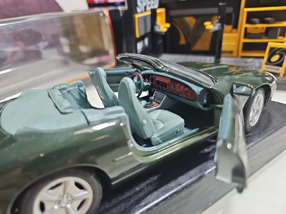Jaguar XK8 CABRIOLET MAISTO 1996 SCALA 1/18 Con Box - Immagine 4 di 4
