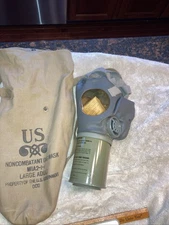 US Noncombatant Gas Mask M1A2-1-1 for Adults Size Large, 1944