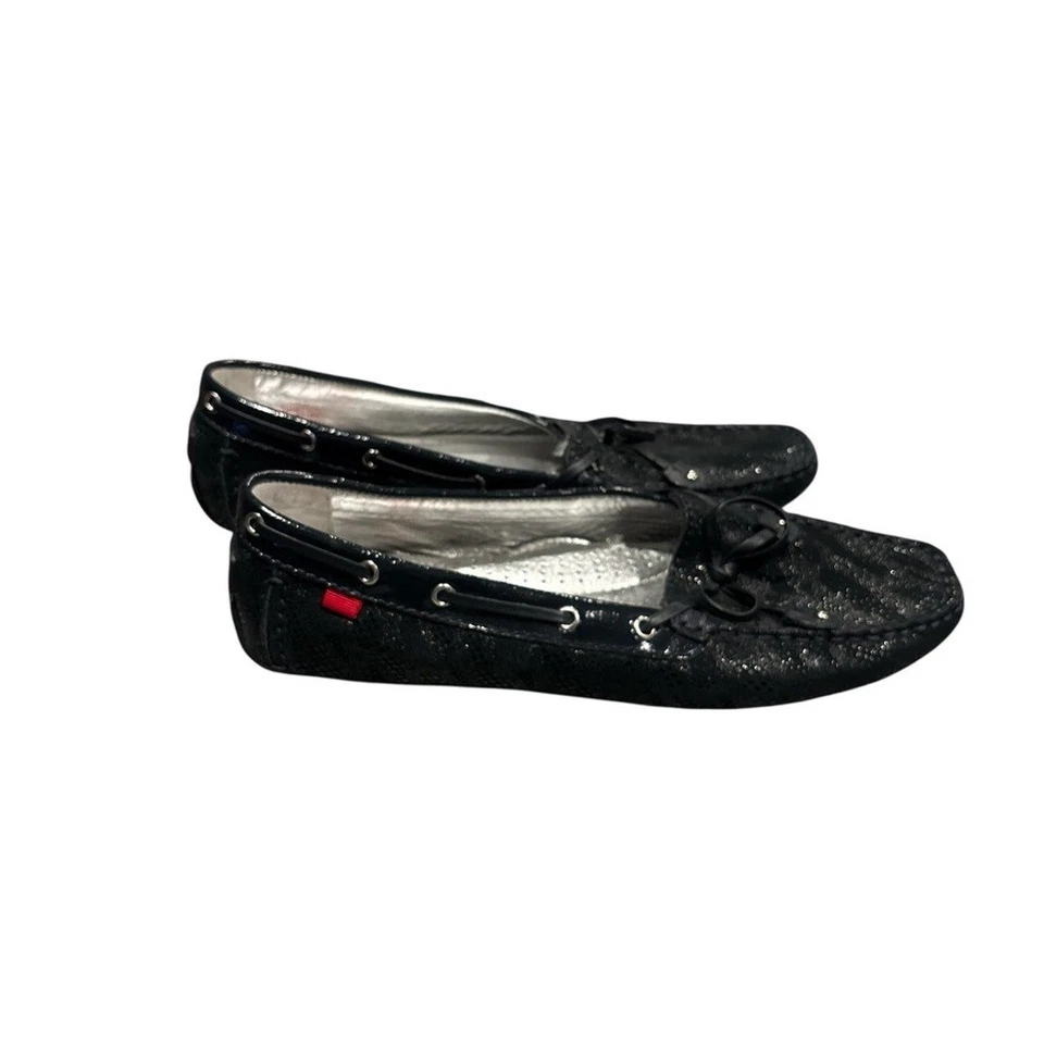 Classic Black Leather Loafers with Moccasin Design - Image 2 of 4