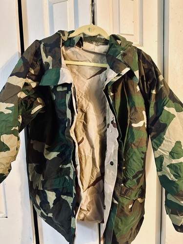 BDU DCU reversible Goretex jacket size medium.  Adventure tech 