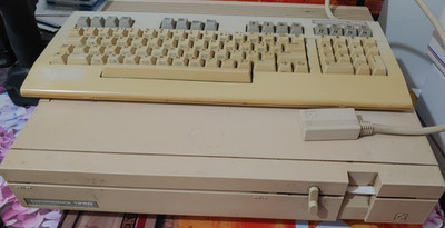 Commodore C 128 DR + Keyboard (w/ cables)  works 49519 8-bit classic 64 Mode