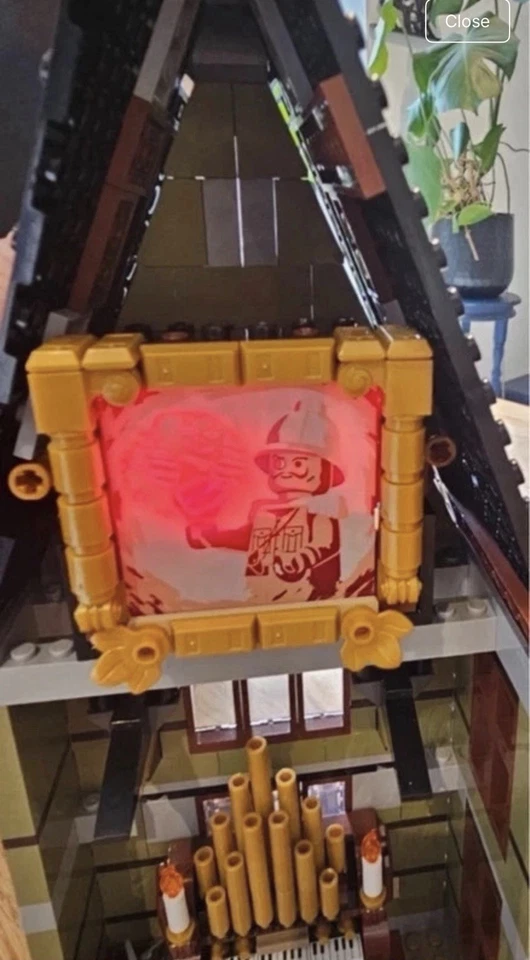 LEGO Icons 10273 Haunted House, photo 4 of 5