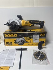 DEWALT DCS571N 18 V bürstenlose kabellose Kreissäge (nur Buddy)