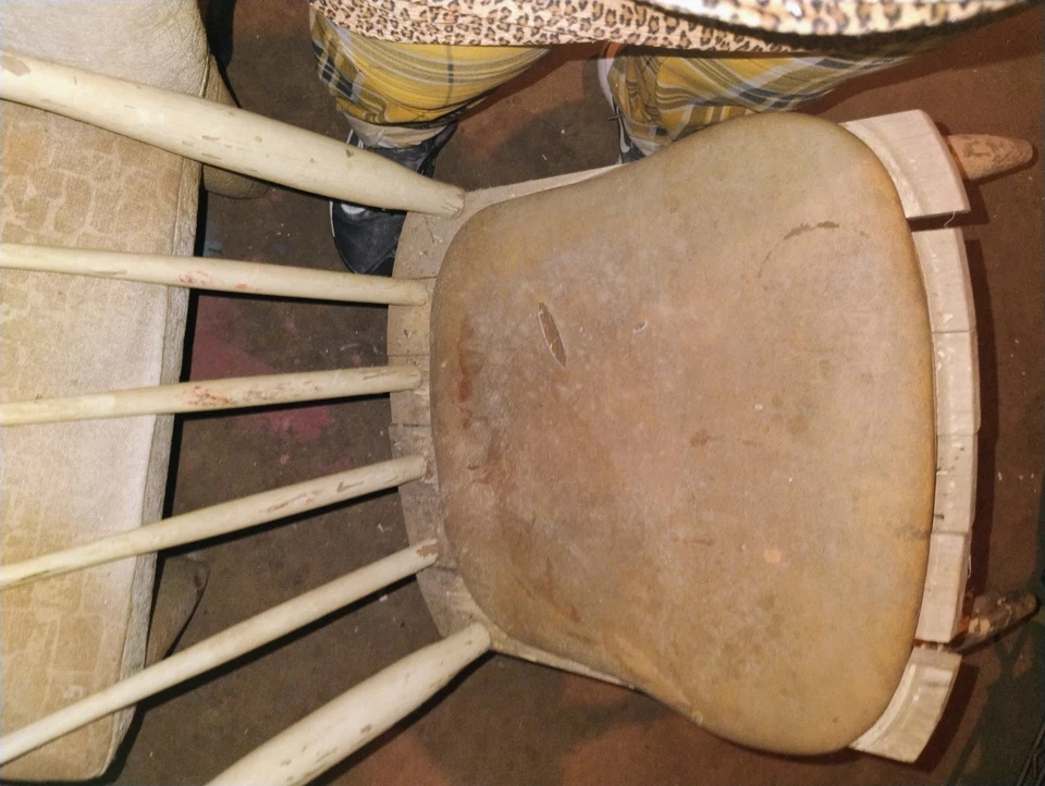 Silla antigua vintage Windsor de madera maciza con respaldo de husillo de comedor lateral Foto 3 de 4