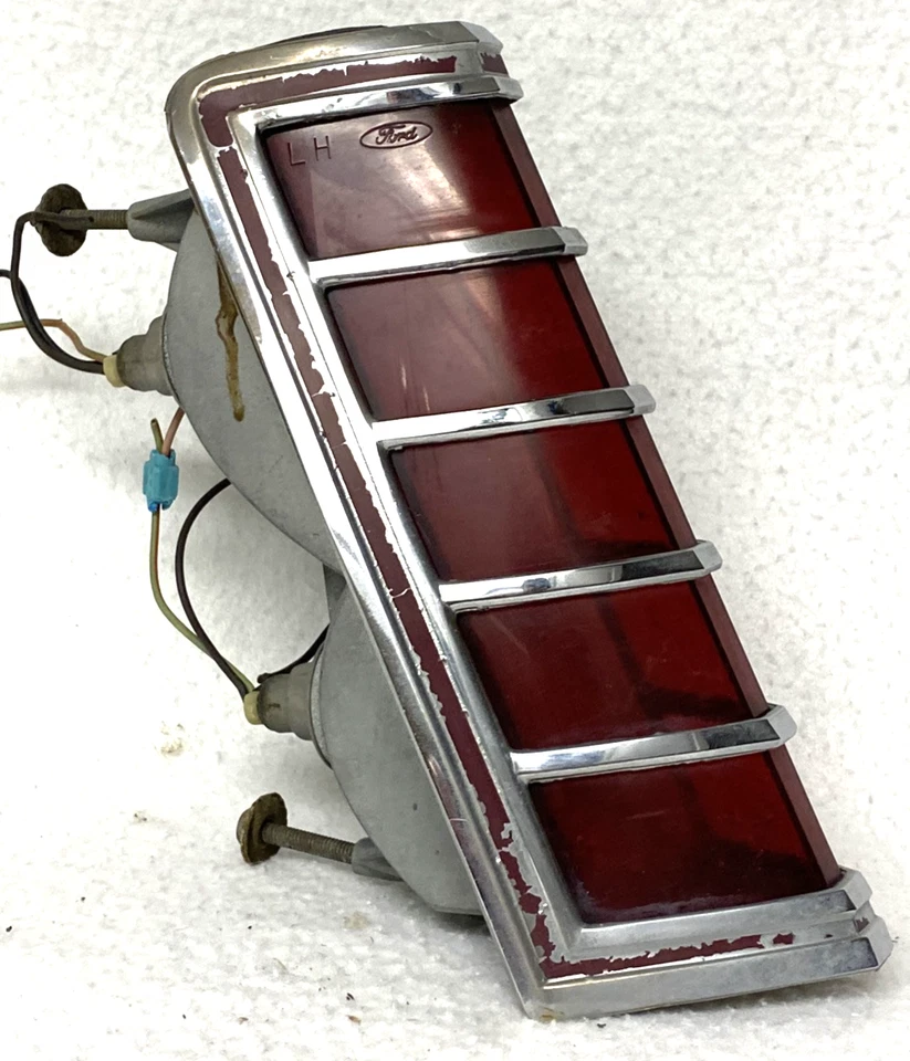 MONTAJE DE LUZ TRASERA ORIGINAL 77,8,9 LINCOLN MARK V, IZQUIERDA, LADO DEL CONDUCTOR, CONTINENTAL, 19,5 Foto 2 de 4