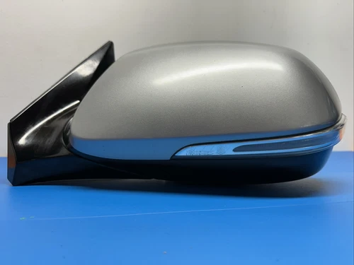 024074 | 2013 - 2016 Hyundai Santa Fe Driver Left Door Mirror Blind Spot Silver