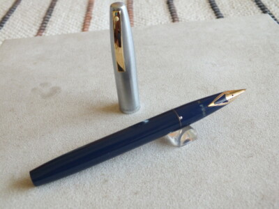 Sheaffer 440 Blue with Stainless Cap 14K nib Fountain Pen 1970s old stock