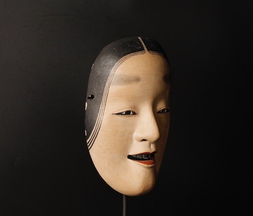 Japanese Koomote Mask depicting a young woman who is not yet twenty WW10 - Picture 3 of 12