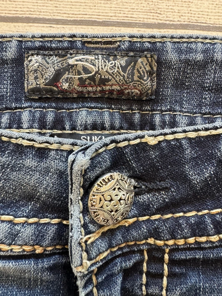 Falda vaquera plateada para mujer 32 azul denim Suki excedente desgastado dobladillo crudo occidental Foto 2 de 4