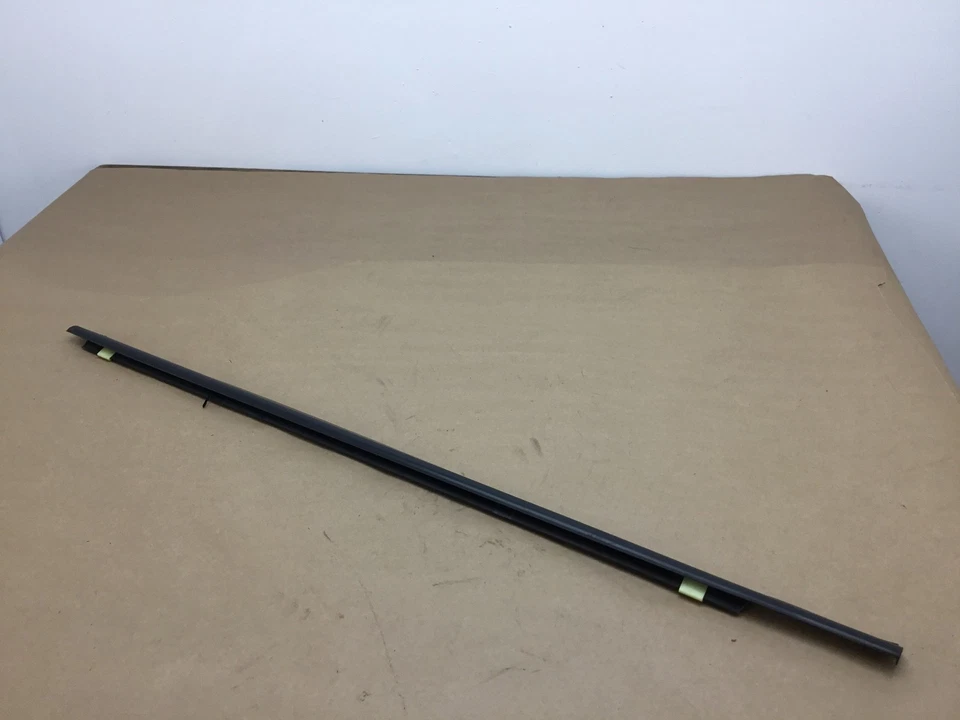 Kia Sedona Front Left Driver Door Belt Window Trim Molding 2006 - 2009 :A - Image 4 of 4