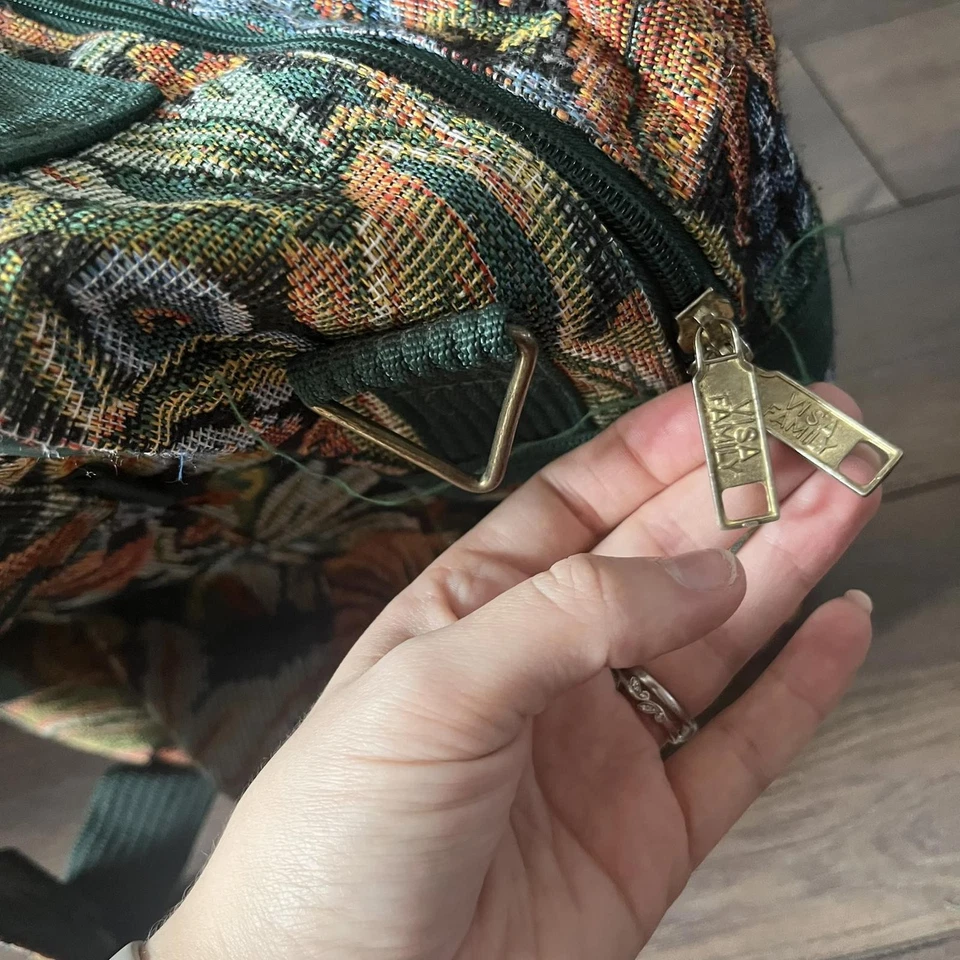 Vintage Floral Tapestry Holdall – Visa Family Weekender Bag – 21" Travel Luggage - Image 4 of 4