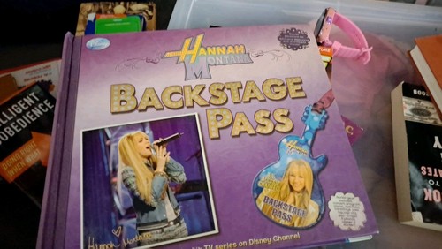 Disney Hannah Montana Back Stage Pass 2008 Miley Cyrus
