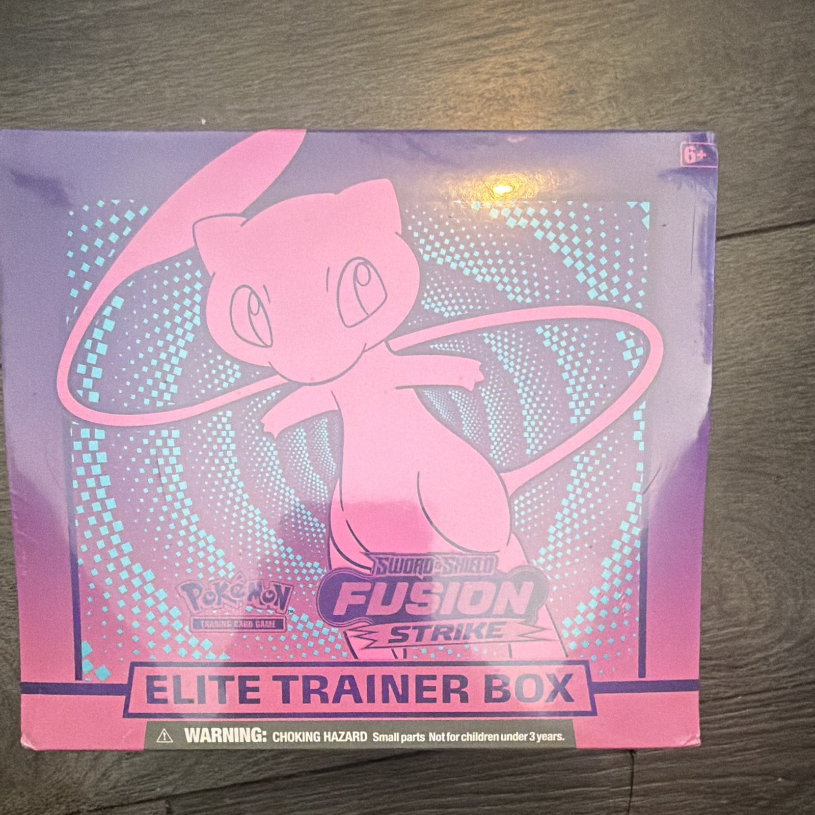 Pokémon TCG Sword & Shield Fusion Strike Elite Trainer Box Mew 2021