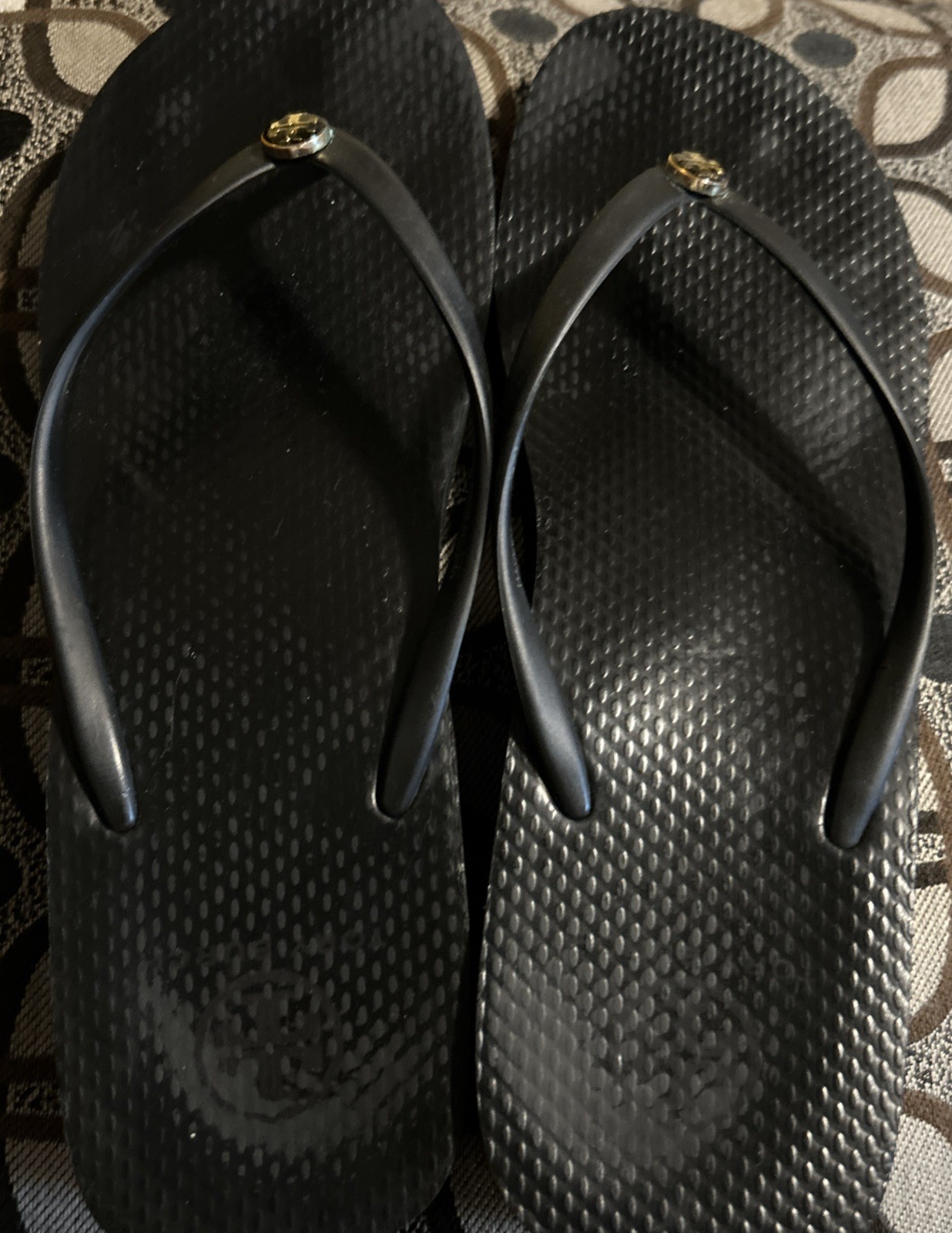 PANTOFOLA D’ORO Tory Burch Ciabatte nere sottili in gomma plateau 10 10 5 oro logo Reva sandali