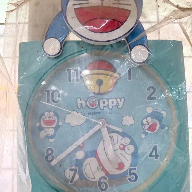 Vintage Collection of Clocks & Frames with Doraemon & Mickey Mouse, New