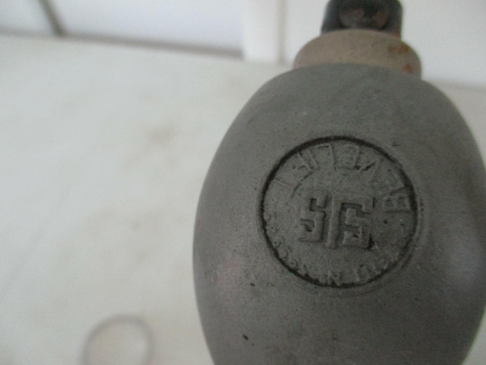 Rolls-Royce Bentley Bevelift Jacking Systems car jack (1946 - 1959)