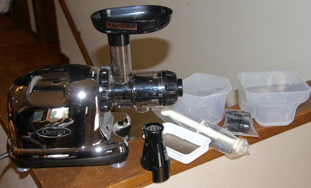 Omega 8006 Nutrition Center Commercial Omega 8006 Masticating Juicer in Chrome