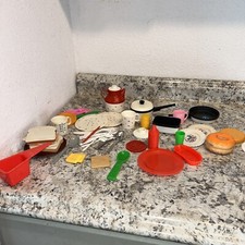 Vintage Chilton Globe Plastic Floral Kids Play Kitchen Set Pots, Dishes USA E1